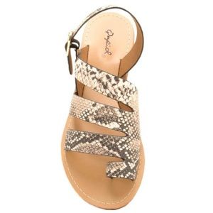 SOLD☑️Snake print sandals